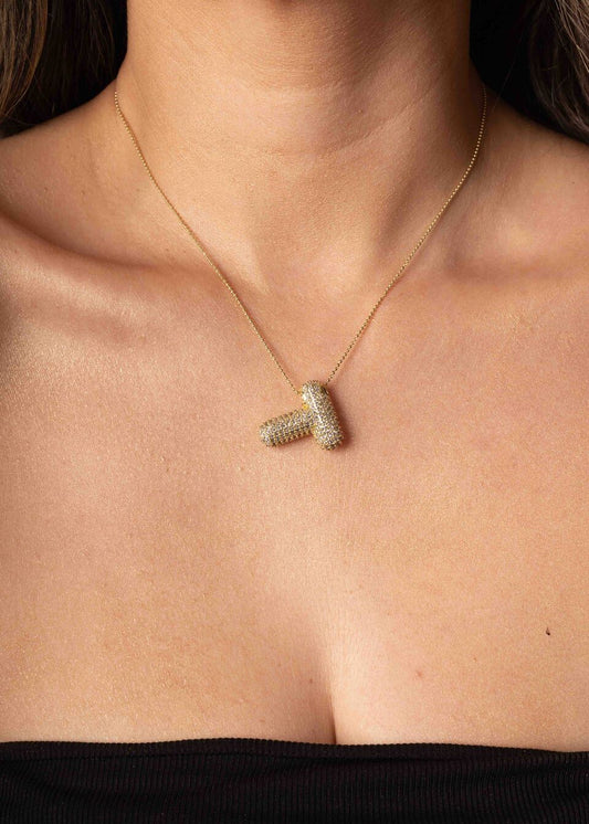 Colar Letra Bubble Cravejado Dourado