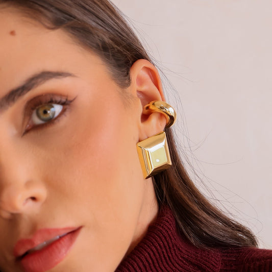 Brinco Quadrado Liso Curvado Dourado