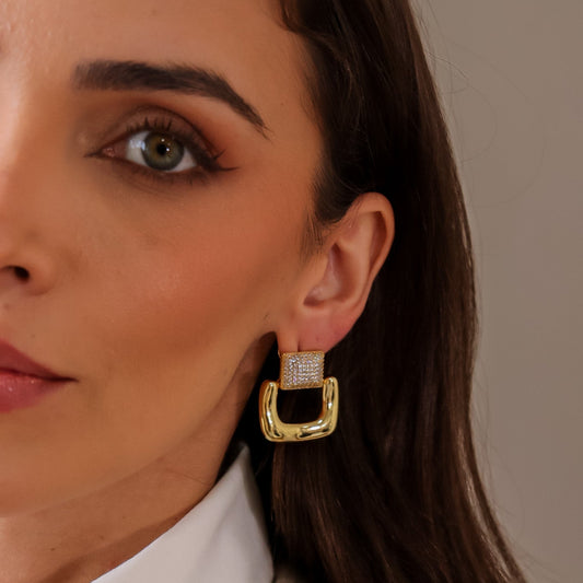Brinco Cravejado Quadrado Dourado