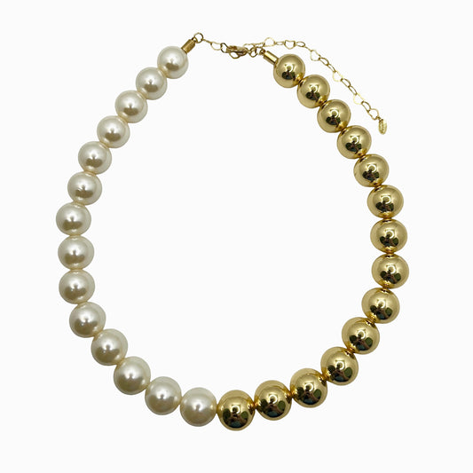 Colar Metade Esferas Metade Pérola Dourado