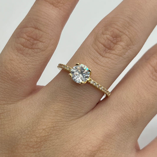 Anel Solitário Oval Cravejado Dourado