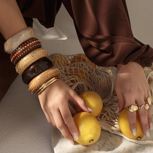 Pulseira Bracelete Madeira com Cristais e Esferas Prateadas Nat Mosca