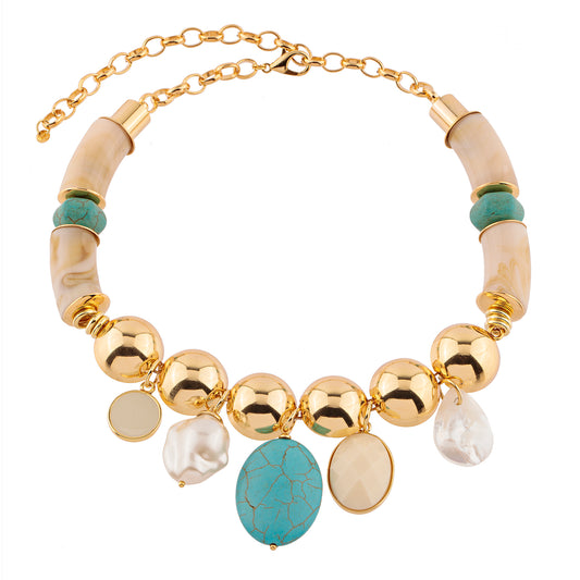 Colar Resina Creme e Pedras Turquesa com Esferas Lisas e Pingentes Dourado Nat Mosca