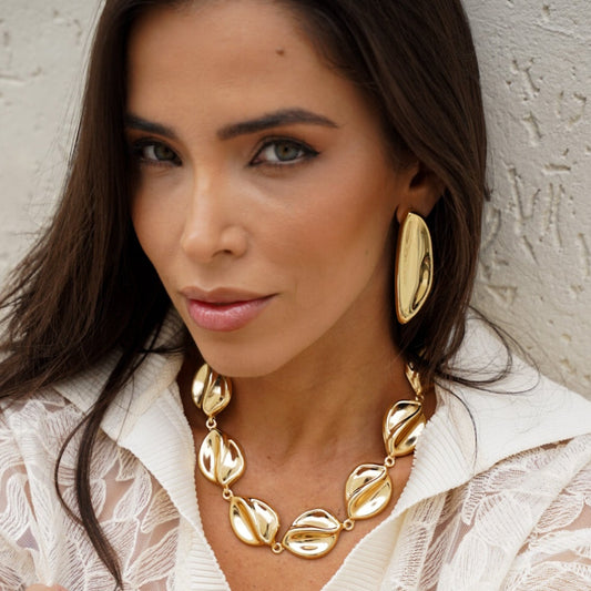 Brinco Formato Orgânico Alongado Dourado
