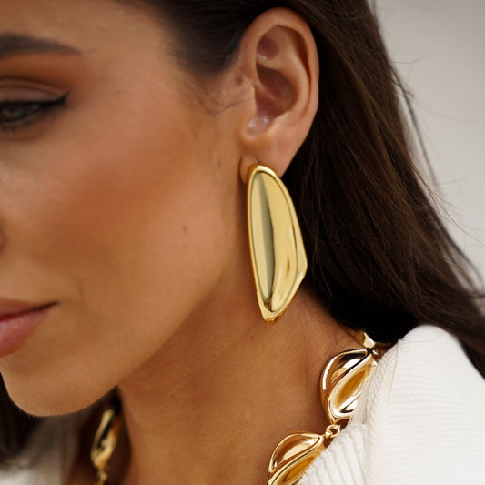 Brinco Formato Orgânico Alongado Dourado