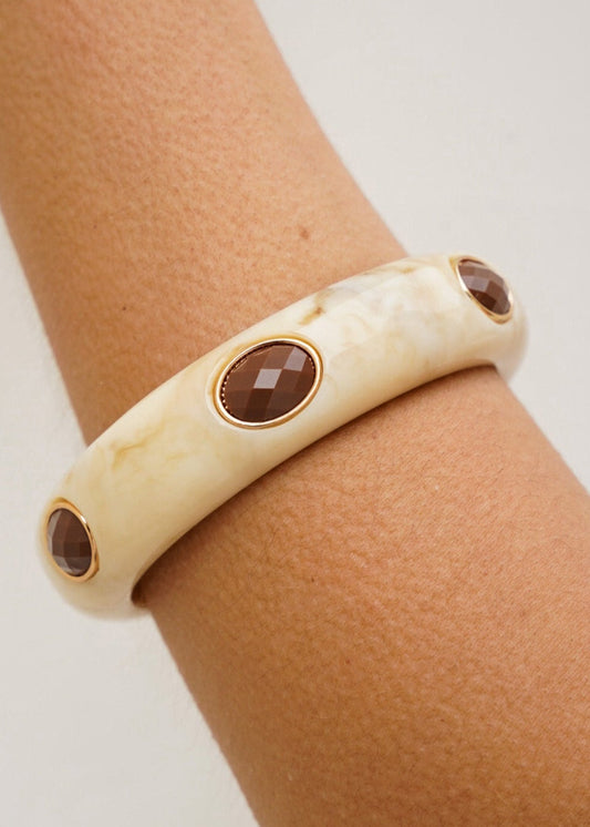 Pulseira Bracelete Resina Creme com Cristais