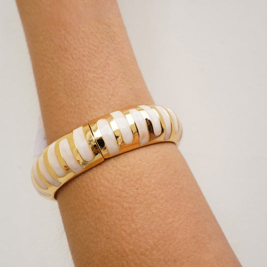 Pulseira Bracelete Ovais Resina Creme Dourado