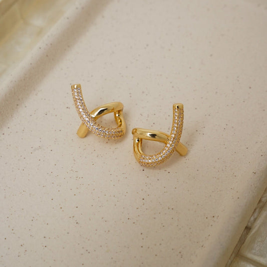 Brinco Entrelaçado Liso e Cravejado Dourado