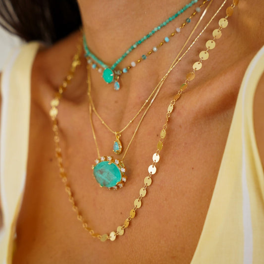 Colar com Pingente Oval Esmeralda Colombiana Cravejado Dourado