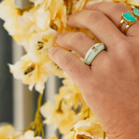 Anel Esmaltado Verde Água com Detalhe Cravejado Dourado