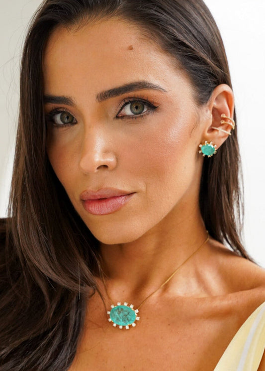 Colar com Pingente Oval Esmeralda Colombiana Cravejado Dourado