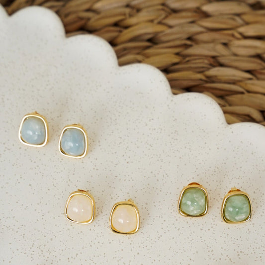 Brinco Quadrado Lateral Lisa com Resina Colorida