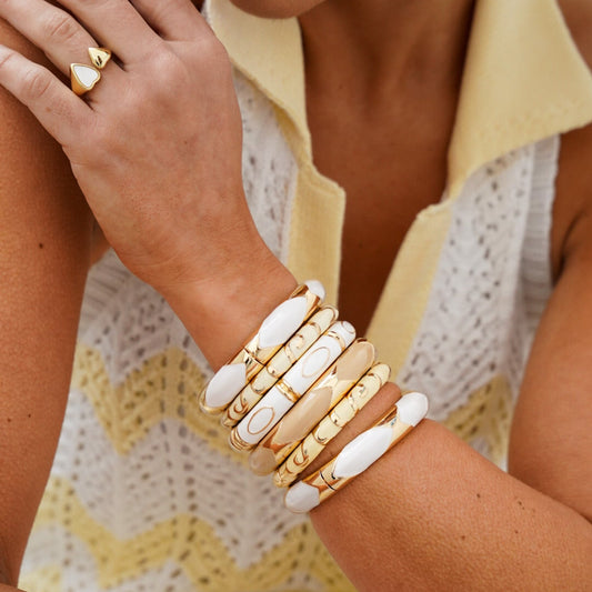 Pulseira Bracelete Detalhe Esmaltado Branco Dourado