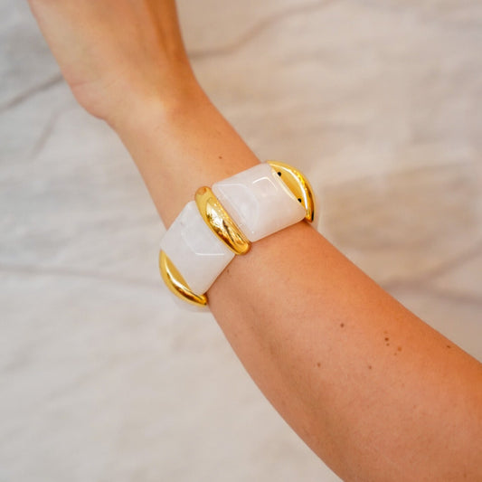 Pulseira Placas de Resina Colorida com Peças em Dourado