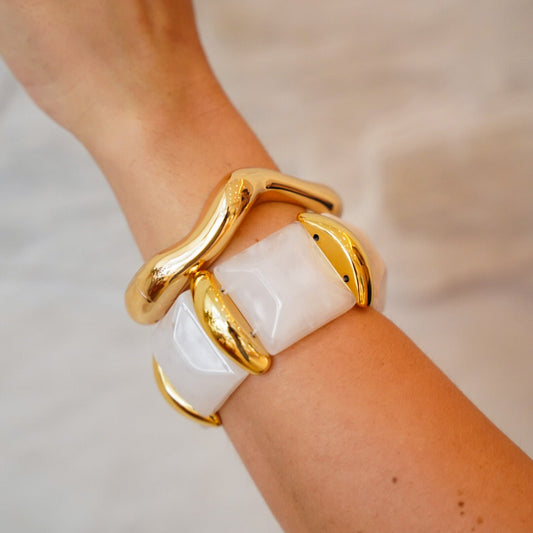 Pulseira Placas de Resina Colorida com Peças em Dourado