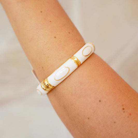 Pulseira Bracelete Turquesa/Branco com Detalhe Cintilante Dourado