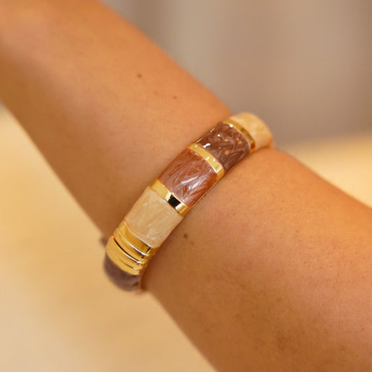 Pulseira Bracelete Detalhes Coloridos Rosa/Marrom/Azul Dourado