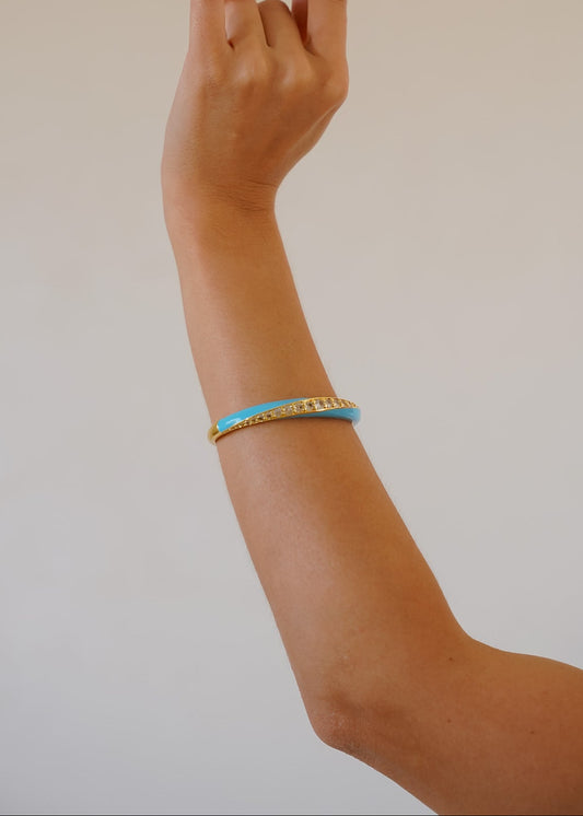 Bracelete dourado com Zircônias