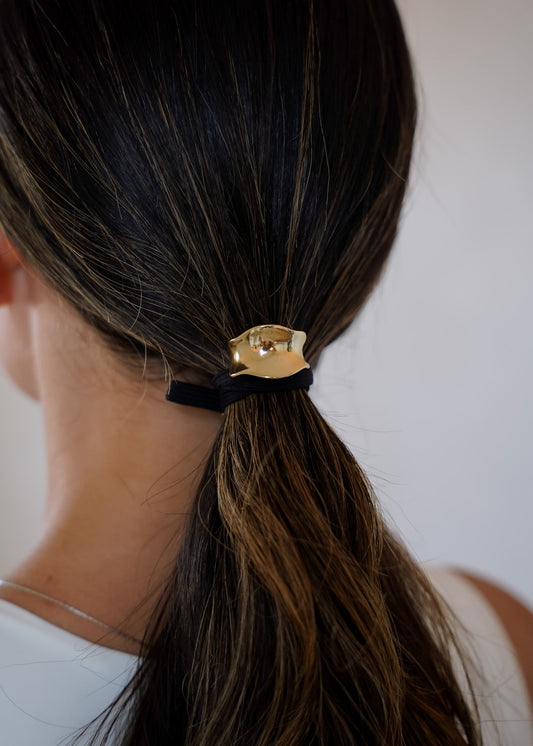 Presilha Dourada Escultural