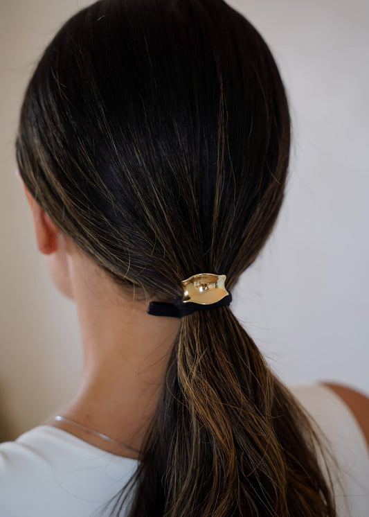 Presilha Dourada Escultural