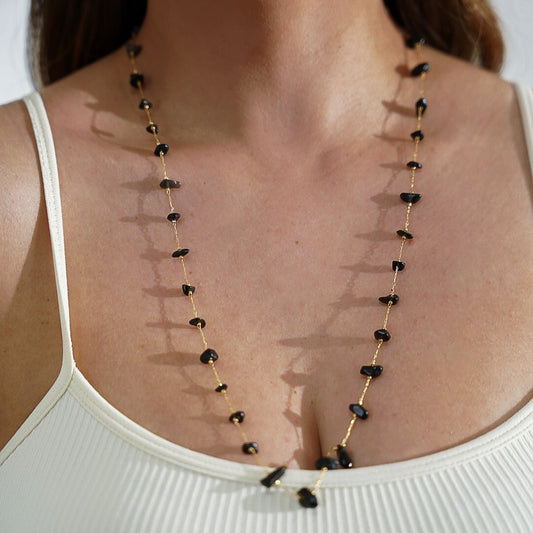 Colar Longo Cristais Cascalhos Pretos