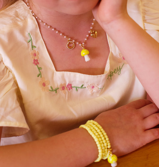 Colar Infantil Pérola com Cogumelo Amarelo Dourado