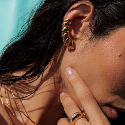 Brinco Ear Cuff Ondas Vazadas Dourado