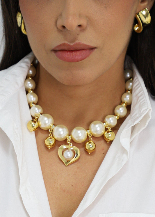 Colar Maxi Pérolas Esferas e Coração Dourado