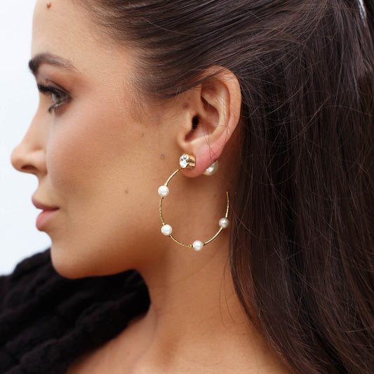 Brinco Argola Trabalhada com Pérolas Dourado