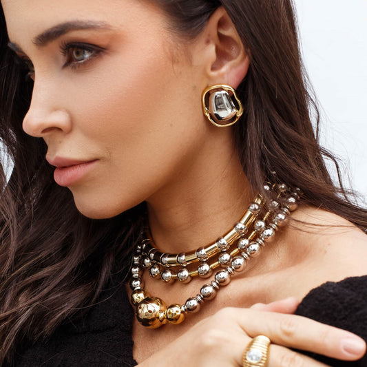 Colar Esferas com Esfera Maior Vazada Dourado e Prateado