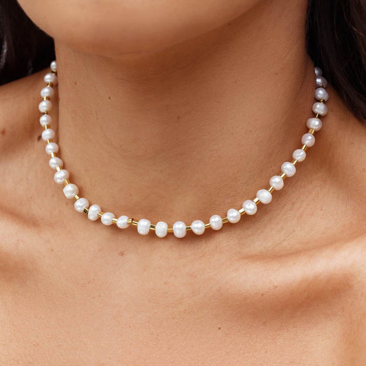 Colar Pérola com Detalhe Dourado