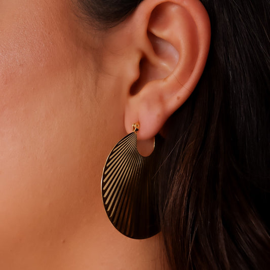 Brinco Argola Redonda Trabalhada Dourado