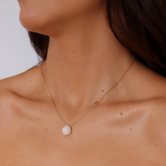 Colar Orgânico Pedra Natural Dourado