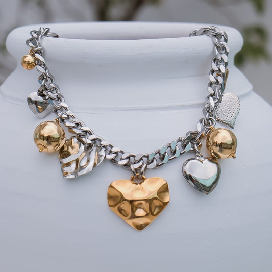 Colar Elos com Pingentes Corações e Esferas Dourado e Prateado