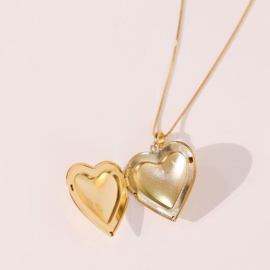 Colar Relicário Coração Dourado