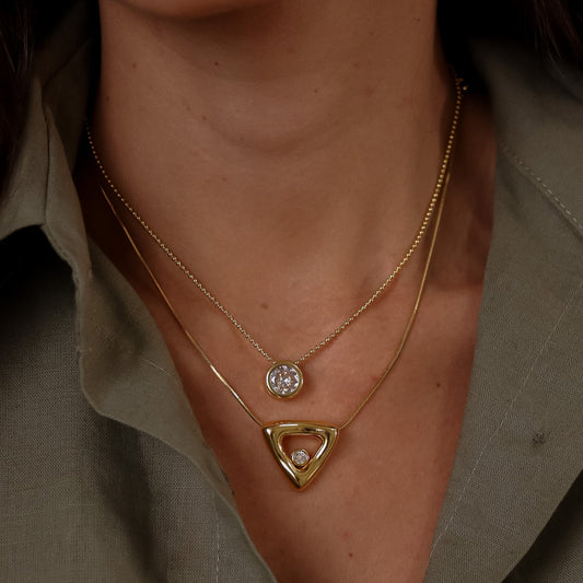 Colar Duplo Cravejado Triângulo e Oval Cristal