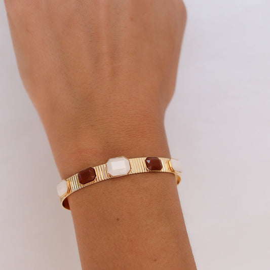 Bracelete Dourado Rígido com Pedras Brancas e Marrons