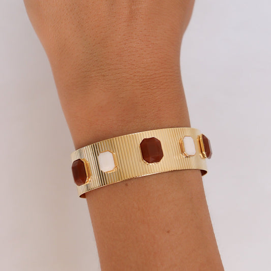 Bracelete Largo Dourado Rígido com Pedras Brancas e Marrons