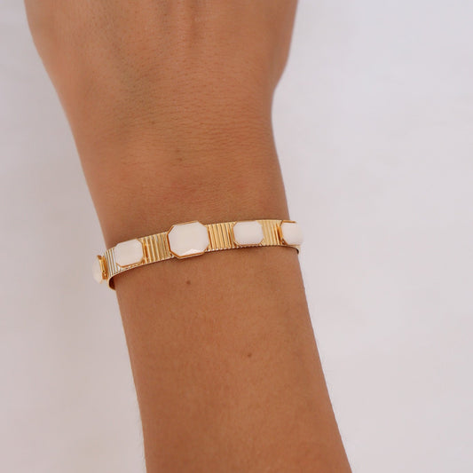 Bracelete Dourado Rígido com Pedras Brancas