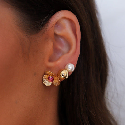 Brinco Trio Flor com Ponto de Luz Rosa, Pérola e Esfera Lisa Dourado