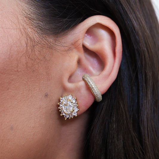 Brinco Oval Cravejado Trabalhado Dourado