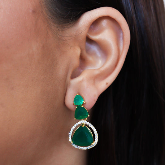 Brinco Pendurado Pedras Cor Esmeralda Dourado