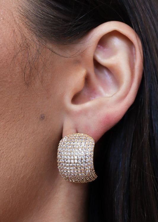 Brinco Meia Argola Larga Cravejada Dourado/Prateado