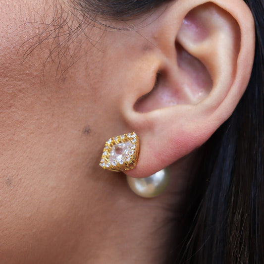 Brinco Quadrado/Redondo Cravejado com Tarraxa de Pérola Dourado