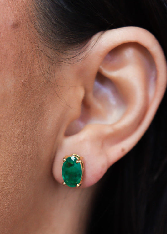 Brinco Oval em Pedra Tom Esmeralda Dourado