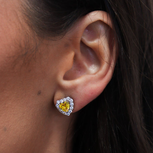 Brinco Coração Amarelo com Entorno Cravejado Prateado