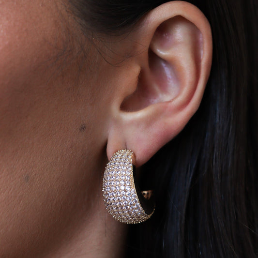 Brinco Argola Larga Cravejada com Lateral Lisa Dourado/Prateado