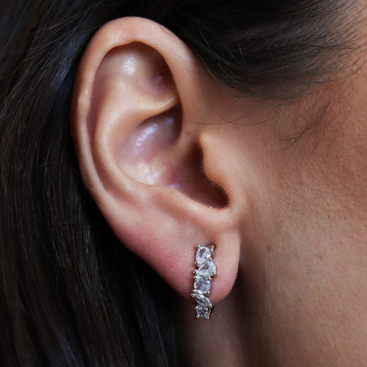 Brinco Ear Hook Pequeno Cravejado Prateado