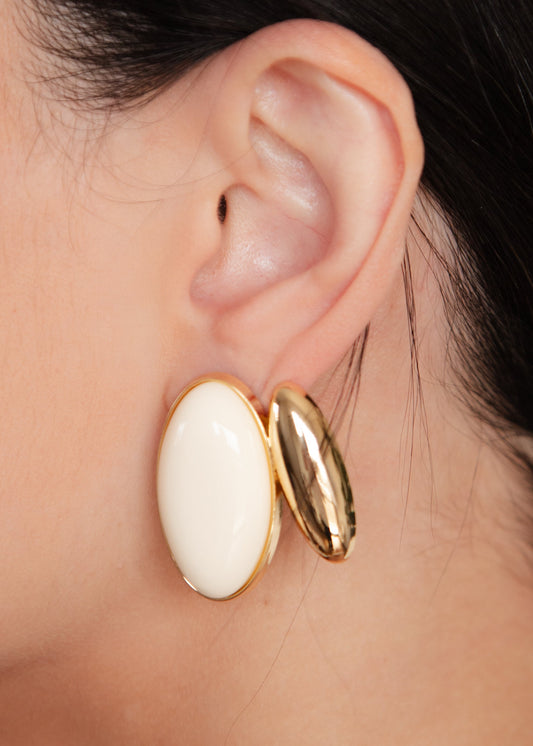 Brinco Dourado Oval com Resina