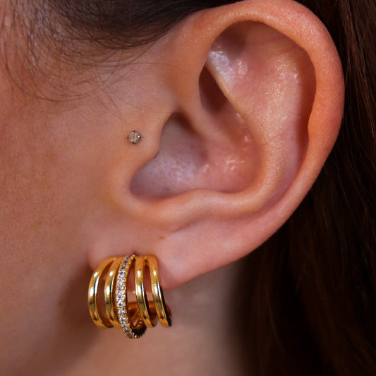 Brinco Argola Linhas Lisas Linha Maior Centro Cravejada Dourado